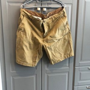 Men’s khaki shorts